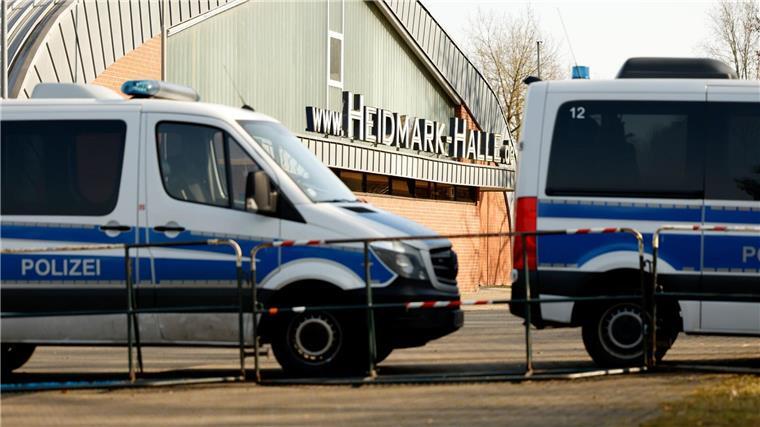 Hunderte demonstrieren gegen AfD-Parteitag im Heidekreis Die Polizei sicherte die Veranstaltung mit einem Großaufgebot ab.