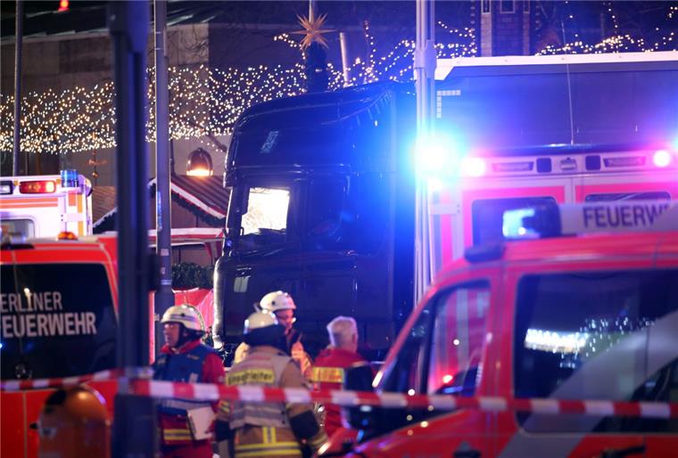 Zusammengefasst! Das war der Montag im nord24-Land Die Polizei sprach zunächst von einem Anschlag: In Berlin sind am Montagabend mindestens neun Menschen ums Leben gekommen. Dutzende wurden verletzt.