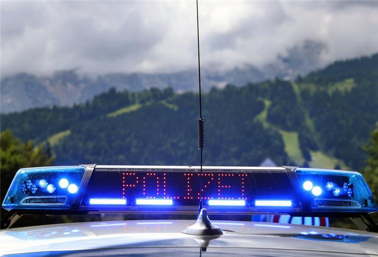 Die Polizei stoppte am Sonntag einen Fahrer, der stark alkoholisiert mit seinem Auto unterwegs war.
