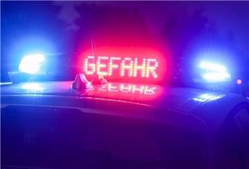 Die Polizei sucht drei Jugendliche, die etwas auf die Autobahn geworfen haben sollen.