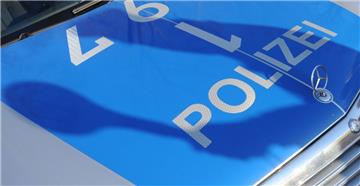 Die Polizei sucht einen  Mann, der in Altenwalde eine Tankstelle überfallen hat.