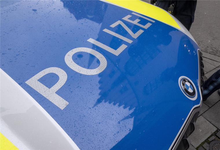 Die Polizei sucht nach dem Taxifahrer.