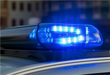 Die Polizei sucht nach den Tätern, die eine Frau in der Weser versenkt haben.
