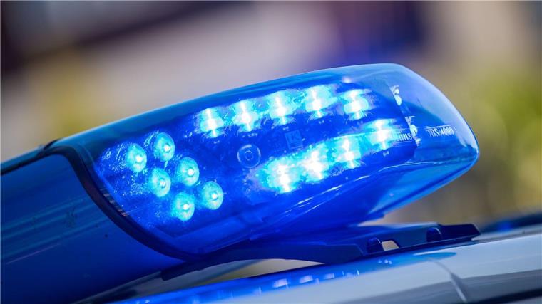 Wegen Kopftuch angegriffen! Mann (63) will Mädchen auf Gleise stoßen Die Polizei sucht nun nach einer Frau als wichtige Zeugin. (Symbolbild)