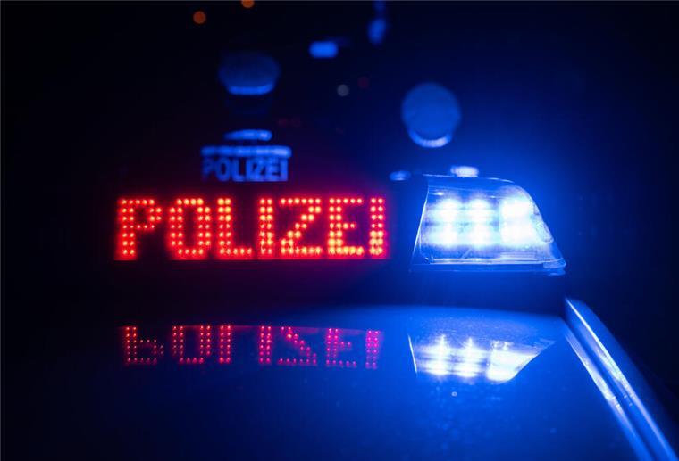 Die Polizei sucht nun nach einer Verfolgungsjagd auf der A1 nach Zeugen.
