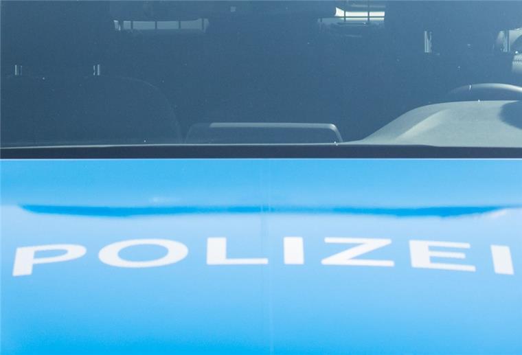 Die Polizei sucht weitere Zeugen zum Verkehrsunfall, durch den am Freitag ein Radfahrer getötet wurde.