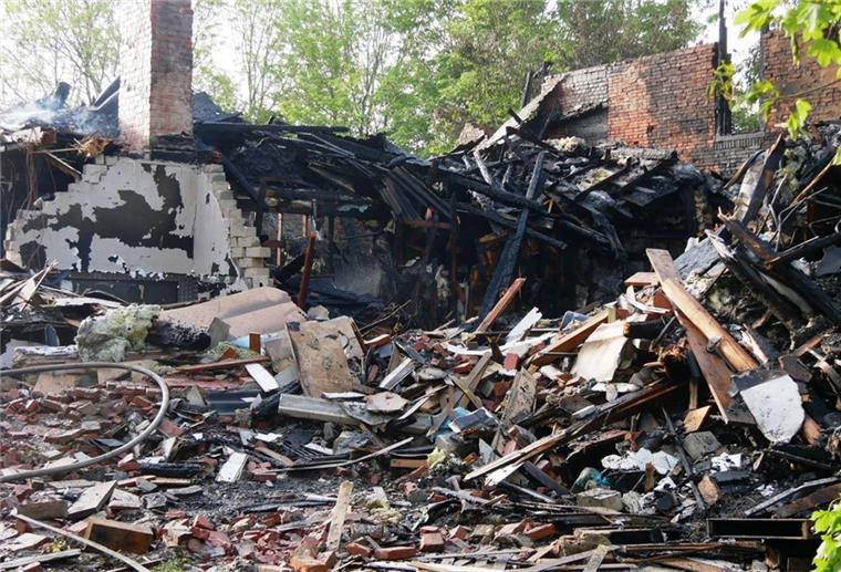 Die Polizei sucht Zeugen, die den Brand eines Einfamilienhauses in Bülkau beobachtet haben. Symbolbild