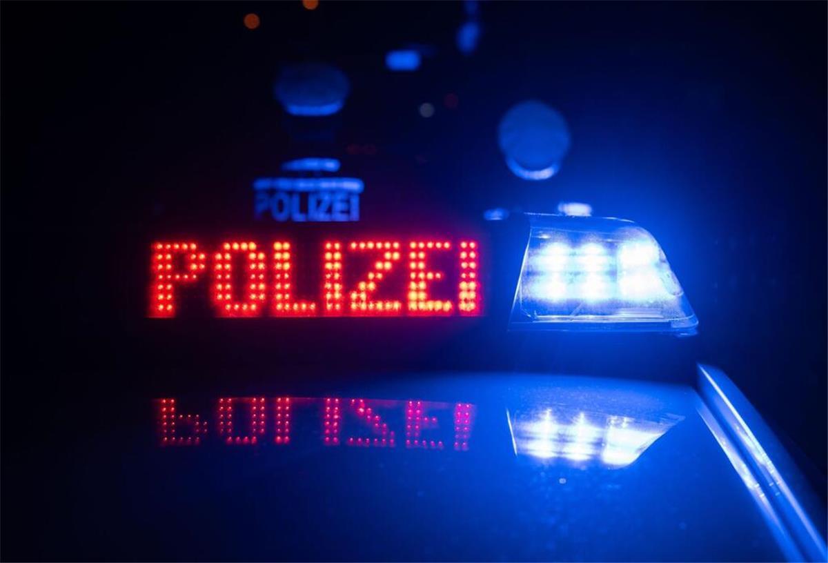 Buttersäure-Attacke auf Wremer Pflegeheim?! Zwei Mitarbeiter verletzt Die Polizei und Feuerwehr erhielten einen Anruf von Pflegeheim-Mitarbeiterinnen, die im Gebäude eine unbekannte, übel riechende Flüssigkeit fanden.
