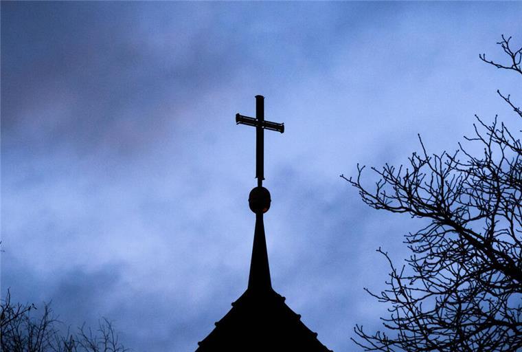 Ermittlungen wegen Kindesmissbrauchs: Ehemaliger Bremer Kirchenmitarbeiter unter Verdacht Die Polizei und Staatsanwaltschaft Bremen ermitteln derzeit gegen einen ehemaligen Mitarbeiter der Bremischen Evangelischen Kirche.