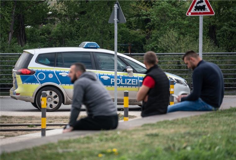 Die Polizei war wieder häufig unterwegs, um das Einhalten des Kontaktverbots zu überprüfen.