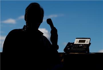Die Polizei warnt vor falschen Polizisten, die Bürger am Telefon mit unterschiedlichen Methoden ausplündern wollen. 