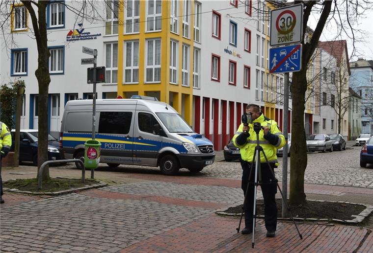 Bremerhaven: Einige Autofahrer fühlen sich als Rennfahrer Die Polizei will auch weiterhin schwerpunktmäßig die Gesxhwindigkeit überwachen.