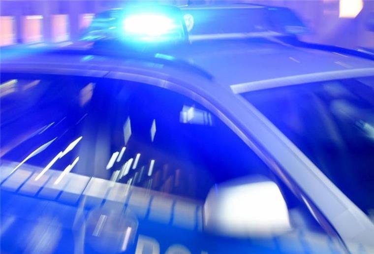 Brake: Polzei muss viele Laster umleiten Die Polizei wird ihre Kontrollen rund um dem Baustellenbereich auf der B 212 bei Brake fortsetzen.