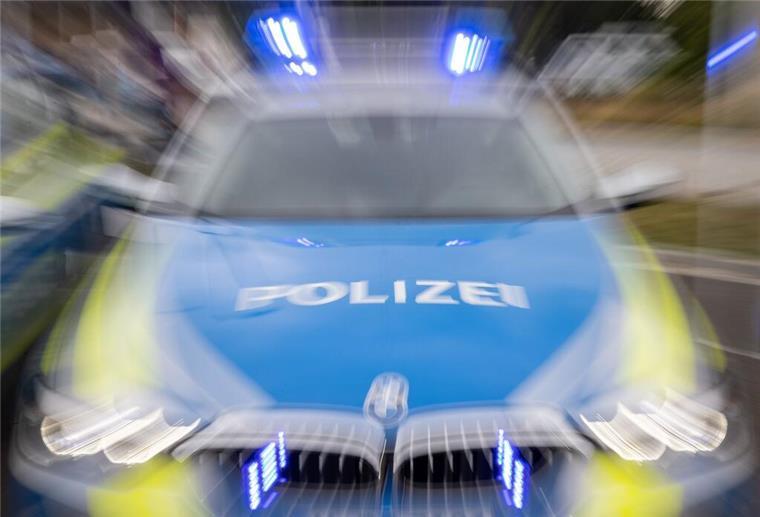Die Polizei wurde am Dienstag zu einem Einsatz gerufen. Kinder warfen Schneebälle auf die Autobahn.