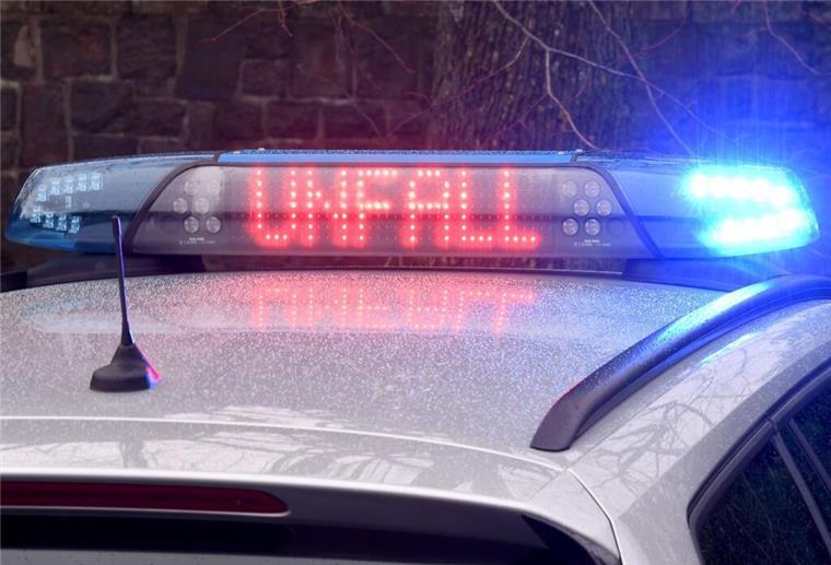 Die Polizei wurde am Montag zu einem Unfall auf der B211 gerufen. 