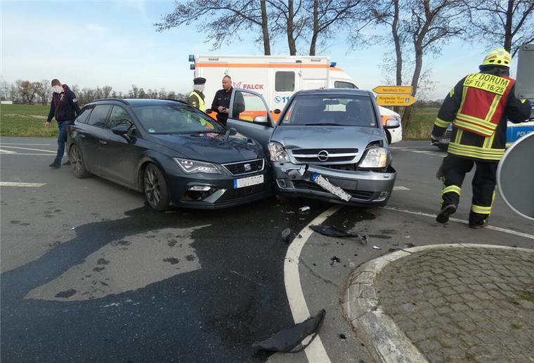 Kollision auf der K68 in Dorum: Autofahrer (88) bei Unfall schwer verletzt Die Polizei wurde zu einem Unfall auf der K68 gerufen.