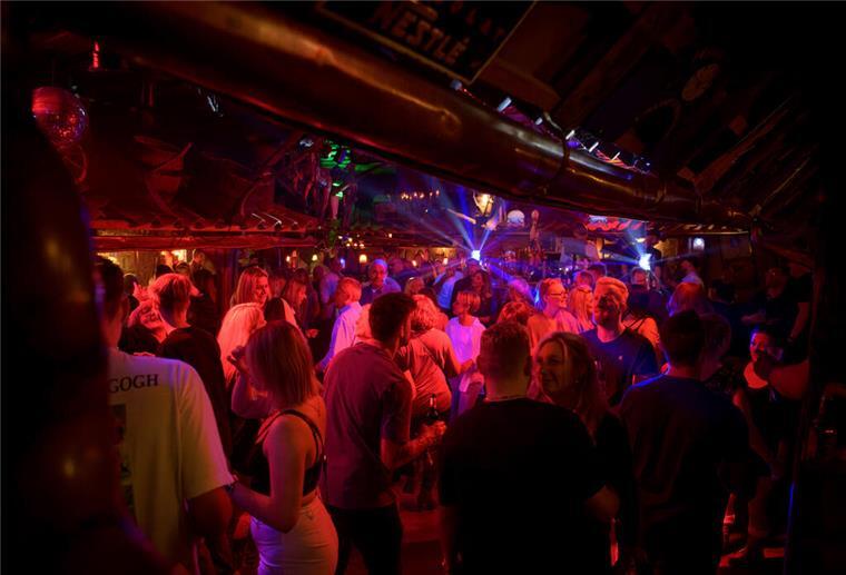 Polizei: Pam-Pam-Abschied friedlich - mit einer Ausnahme Die Polizei zieht Fazit zur letzten Party im Pam Pam.