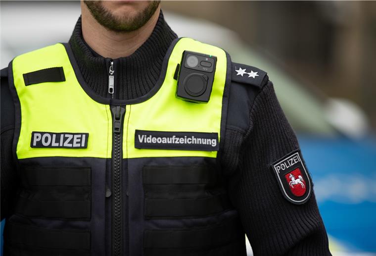 Polizei ist nun mit Bodycams unterwegs Die Polizisten in der Wesermarsch können ab sofort auf Bodycams zurückgreifen.