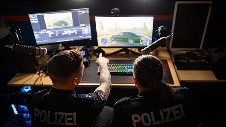 Zocken in Uniform: Warum die Polizei Hannover auf Twitch ist Die Polizisten „Janni“ und „Jo“ gehören zum fünfköpfigen Twitch-Team der Polizei Hannover.