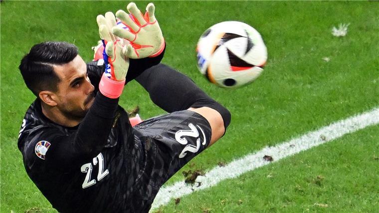 Portugals Held Diogo Costa schreibt Geschichte Die portugiesische Mannschaft verdankt Torwart Diogo Costa das Viertelfinale.
