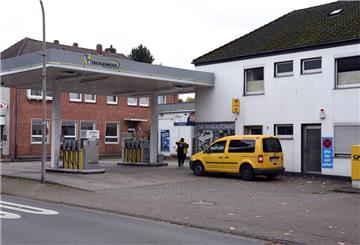 Die Post muss zum Ende des Jahres raus, die Tankstelle ist seit Sonnabend dicht: Was aus dem Gelände an der Beverstedter Logestraße wird, ist offen.