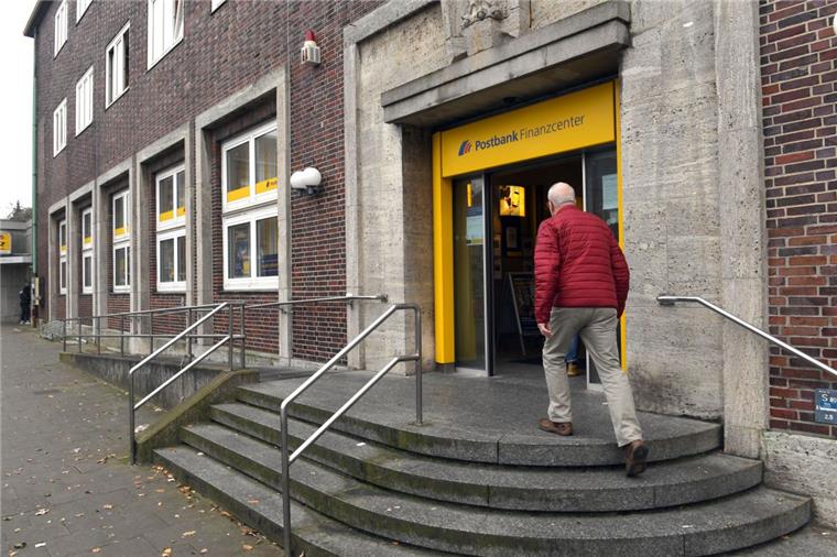 Bremerhaven: Postbank-Filiale am Hauptbahnhof immer wieder zu Die Postbank-Filiale am Hauptbahnhof in Bremerhaven war in den vergangenen Tagen geschlossen.