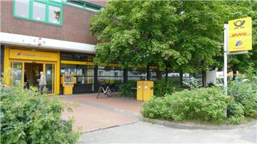 Die Postbank schließt ihre Filiale in der Langener Landstraße 237 - die Kunden müssen dann weitere Wege in Kauf nehmen.