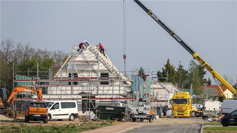 So hoch sind die Immobilienpreise in der Wesermarsch Die Preise für Ein- und Zweifamilienhäuser sind innerhalb eines Jahres um 23 Prozent gestiegen. Doch seit Mitte 2022 gibt es eine gegenläufige Tendenz: Die Preise fallen wieder.