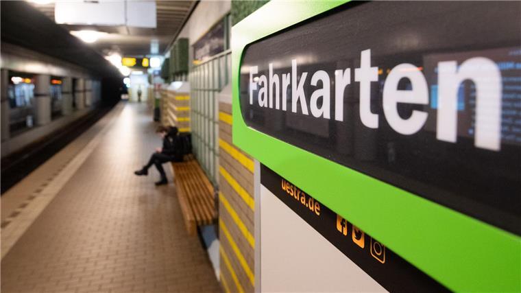Fahrkarten im Nahverkehr werden teurer Die Preise für Fahrkarten steigen im neuen Jahr vielerorts in Niedersachsen und Bremen. (Symbolbild)