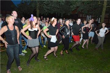Die Premiere des Open-Air-Kinos in Sellstedt im vergangenen Sommer war ein Renner: Über 200 Rocky-Horror-Fans feierten den Film.  Foto Archiv