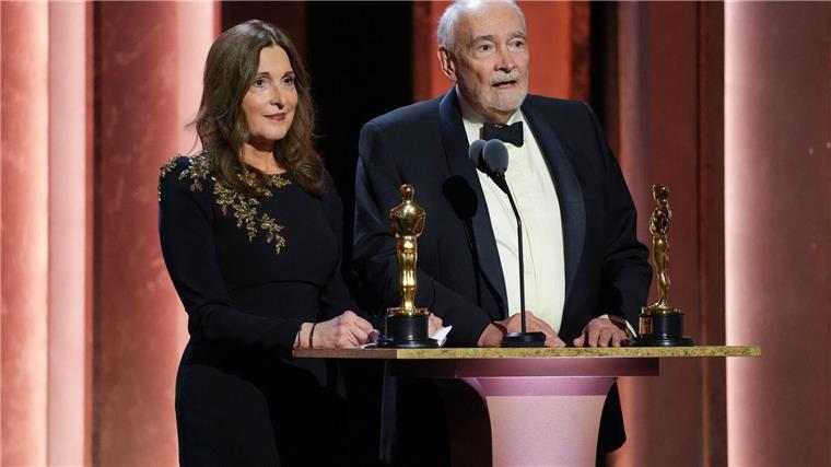 Stars bei Ehren-Oscar-Gala: verstorbener Quincy Jones geehrt Die Produzenten der James-Bond-Filmreihe sind unter den Preisträgern.
