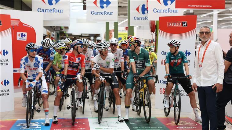 Vuelta: Starker Lipowitz auf Platz drei - O’Connor nun vorn Die Profis der 79. Vuelta starteten kurioserweise ihre sechste Etappe in einem Supermarkt.