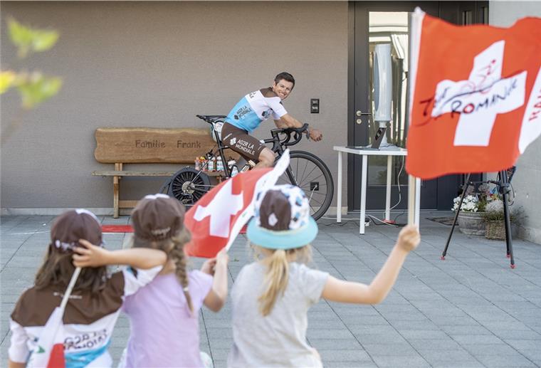 Trend im Radsport: Rennen auf der rolle Die Profis wie der Schweizer Radrennfahrer Mathias Frank wurden bei ihren E-Rennen fleißig von Fans angefeuert.