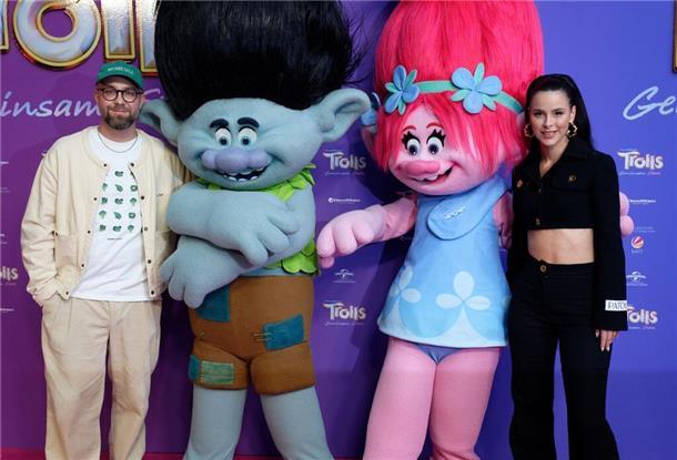Die prominenten Synchronsprecher: Mark Forster und Lena Meyer-Landrut bei der Premiere des Films „Trolls 3 - Gemeinsam stark“ in Köln.