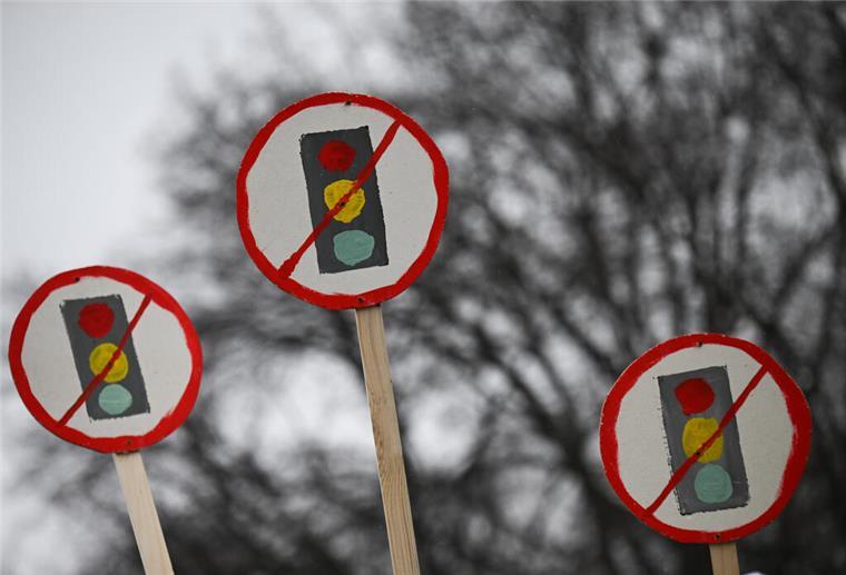 Demo mit Treckern und weiteren Fahrzeugen geplant Ampel-Plakate