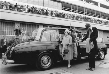 Queen in Bremerhaven am Columbusbahnhof