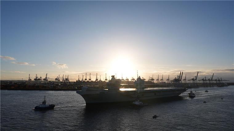Flugzeugträger verspätet im Hamburger Hafen angekommen Die „Queen Elizabeth“ ist für etwa eine Woche zu Gast.