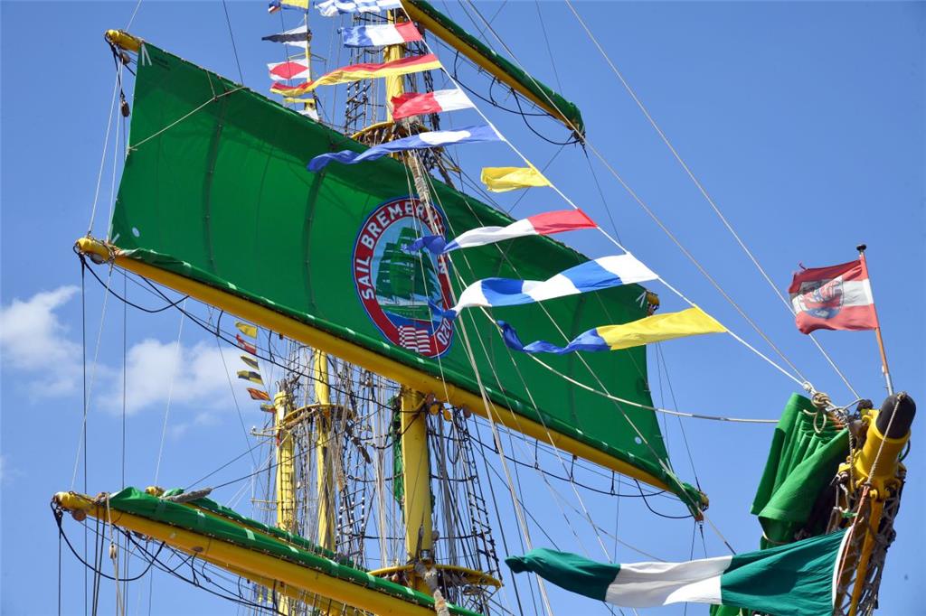 Die &quot;Alexander von Humboldt II&quot; hat ein Sail-Segel. Foto: Scheschonka