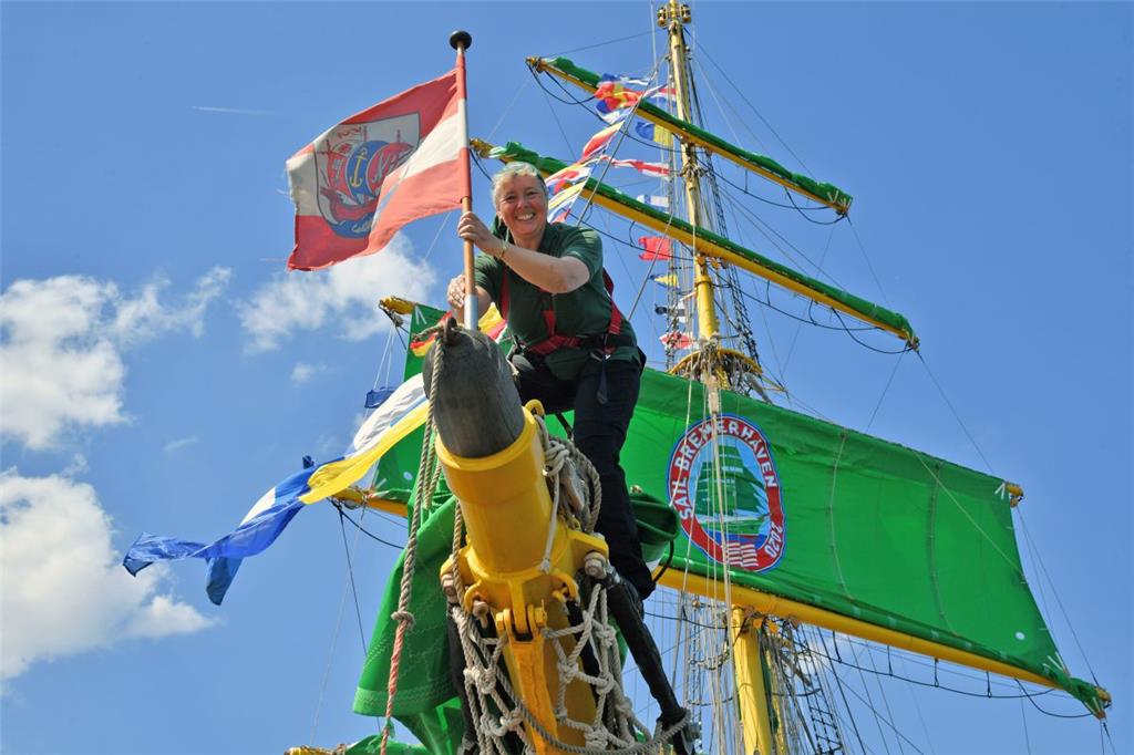 Die &quot;Alexander von Humboldt II&quot; im Neuen Hafen. Foto: Scheschonka