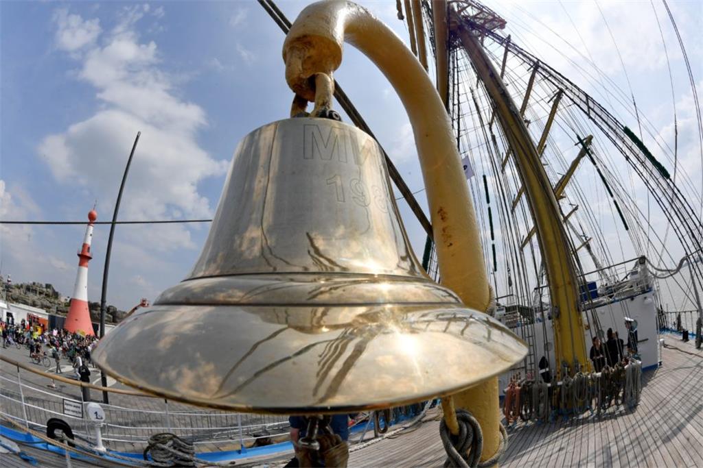 Die &quot;Mir&quot; ist ein sehr beliebtes Fotomotiv. Das russische Segelschiff ...