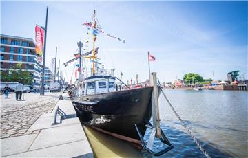 Die &quot;Seebiene&quot; findet ihr am Liegeplatz 8 an der Ostseite im Neuen Haf...