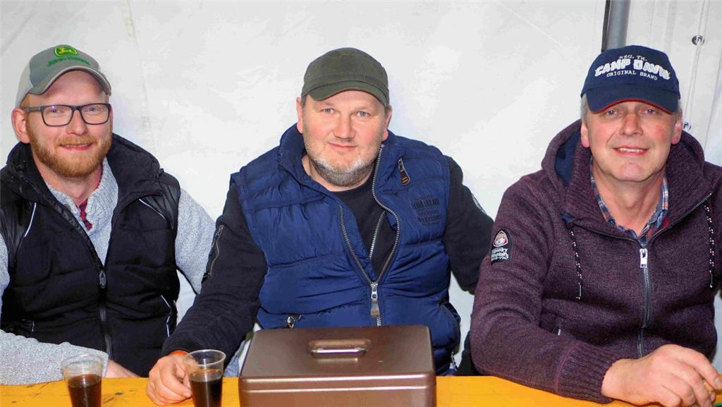 Die "Ü 30" Fraktion der Sieverner Landjugend kam auch zum Einsatz. &qu...