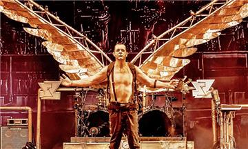 Die Rammstein-Tribute-Band "Stahlzeit" tritt am Samstagabend in der Stadthalle Bremerhaven auf.