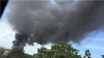 Die Rauchwolke hängt über dem Süden von Bremerhaven.