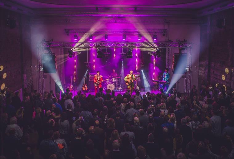 Bremerhaven: Beatles-Fieber im Apollo Die "ReBeatles" auf der Bühne.