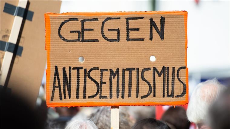 Bericht zu antisemitischen Vorfällen wird vorgestellt Die Recherche- und Informationsstelle Antisemitismus (RIAS) in Niedersachsen stellt ihren Jahresbericht für 2024 vor. (Symbolbild)