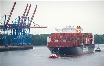 Die Reederei Hapag-Lloyd will Dienste von Bremerhaven nach Hamburg verlegen. 