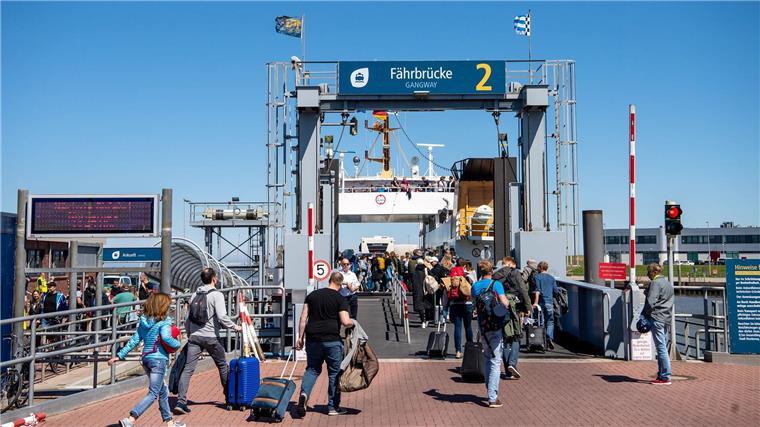 White Sands Festival mit Beats und Beachvolleyball beginnt Die Reederei Norden-Fisia plant wegen des erwarteten Gästeandrangs zusätzliche Fährfahrten ein. (Archivbild)