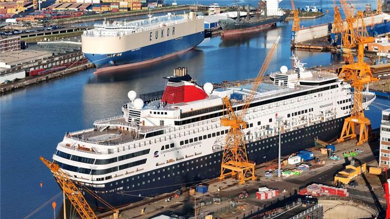 Riesen-Schiff im Werft-Check: Bremerhaven verpasst der „Renaissance“ ein Upgrade Die „Renaissance“ ist in Bremerhaven angekommen.