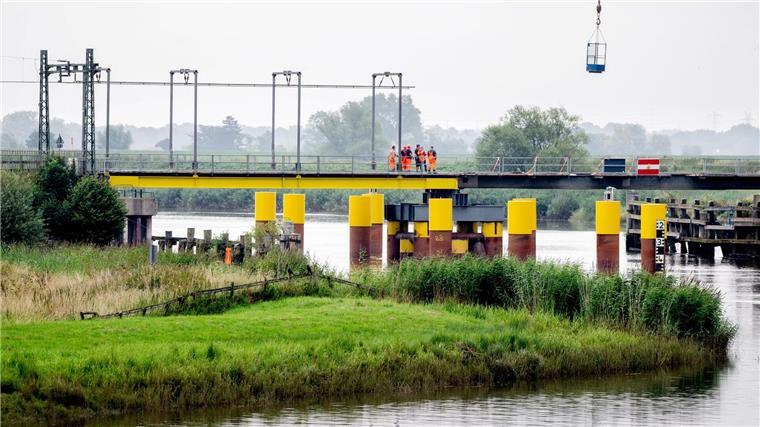 Reparatur der beschädigten Huntebrücke läuft Die Reparaturen sollen bis Ende August abgeschlossen sein.